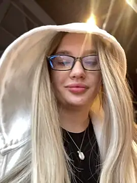 Holly Molii online show from 01.12.25