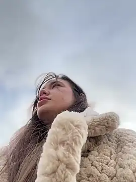 Holly Molii online show from 01.17.25