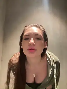 Holly Molii online show from 01.23.25