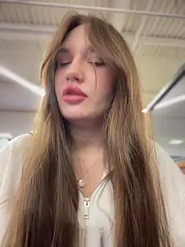 Holly Molii online show from 03.19.25