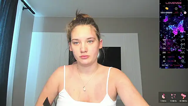 Holly Molii online show from 09.12.25