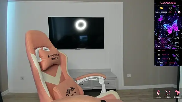 Holly Molii online show from 09.19.25