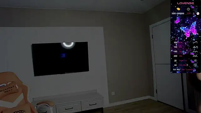 Holly Molii online show from 10.25.25