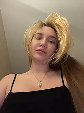 Snapshot of Holly_Molii chatting on 06.23.26 Holly Molii online show from 06.23.26