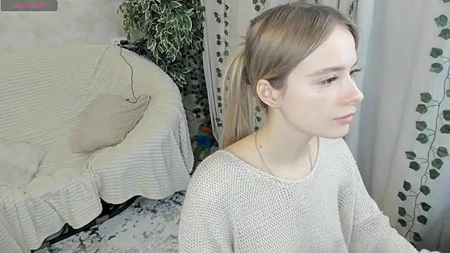 Snapshot of mell_milles chatting on 12.22.24 mell milles online show from 12.22.24