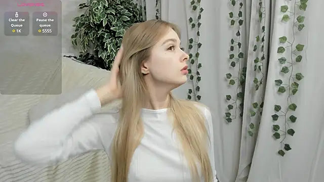 Snapshot of mell_milles chatting on 01.18.25 mell milles online show from 01.18.25