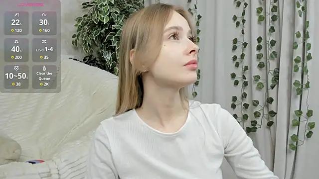 Snapshot of mell_milles chatting on 02.02.25 mell milles online show from 02.02.25