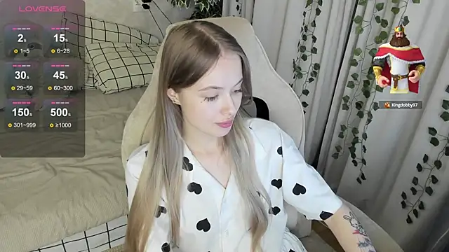 Snapshot of mell_milles chatting on 09.09.25 mell milles online show from 09.09.25
