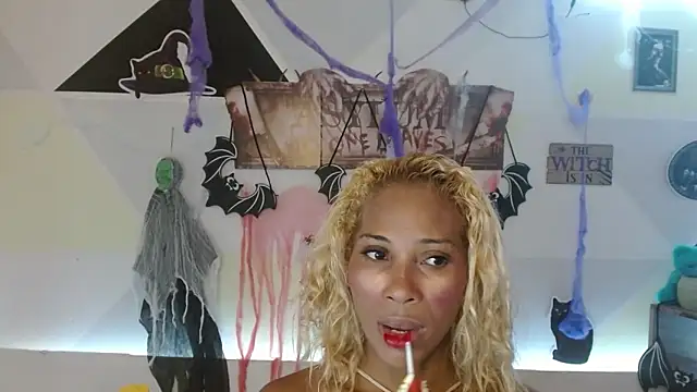 Snapshot of NatashaDormat chatting on 10.20.25 NatashaDormat online show from 10.20.25
