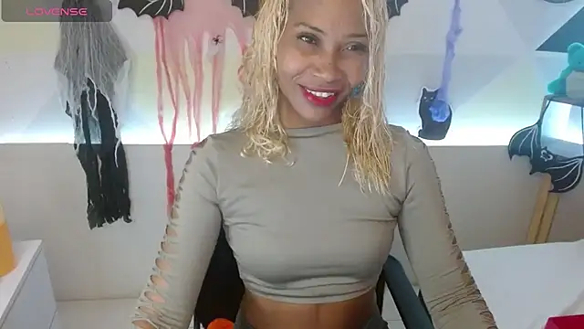 Snapshot of NatashaDormat chatting on 10.22.25 NatashaDormat online show from 10.22.25