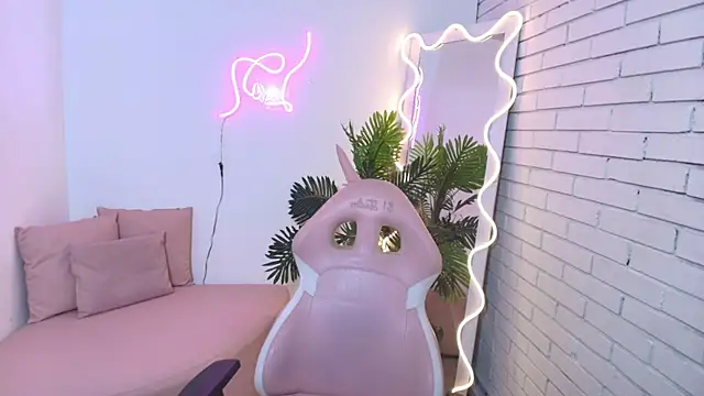 Snapshot of hina_tay chatting on 12.06.24 hina tay online show from 12.06.24