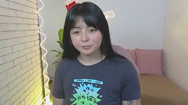 Snapshot of hina_tay chatting on 12.29.24 hina tay online show from 12.29.24