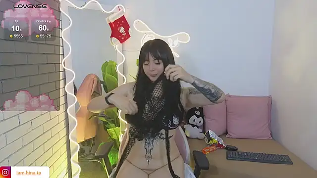 Snapshot of hina_tay chatting on 12.29.24 hina tay online show from 12.29.24