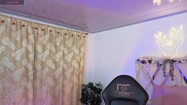 hina tay online show from 02.22.26