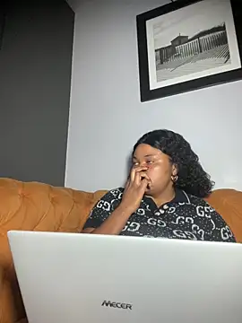 Curveysinaa online show from 03.10.25