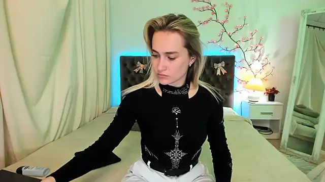 KateOwyns online show from 04.07.26