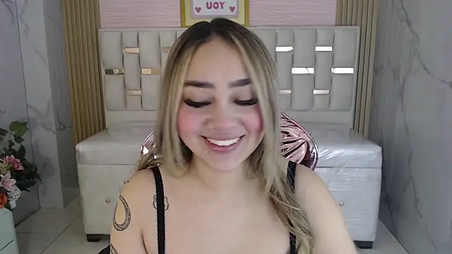 Snapshot of merloth_sub chatting on 02.05.25 merloth sub online show from 02.05.25