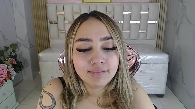 Snapshot of merloth_sub chatting on 02.05.25 merloth sub online show from 02.05.25