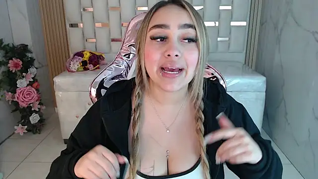 Snapshot of merloth_sub chatting on 02.15.25 merloth sub online show from 02.15.25