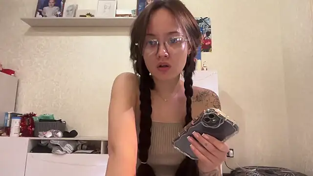 Snapshot of milkyWeyy chatting on 12.09.24 milkyWeyy online show from 12.09.24