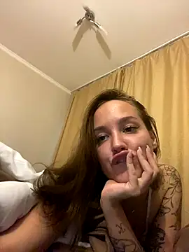 Snapshot of milkyWeyy chatting on 09.27.25 milkyWeyy online show from 09.27.25