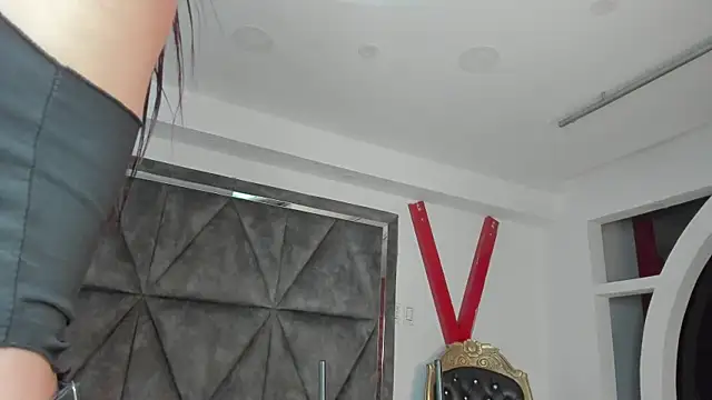 LuciaMoretti  online show from 09.13.25