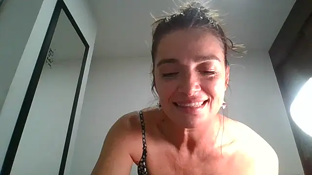 Snapshot of Liloo8923 chatting on 12.18.24 Liloo8923 online show from 12.18.24