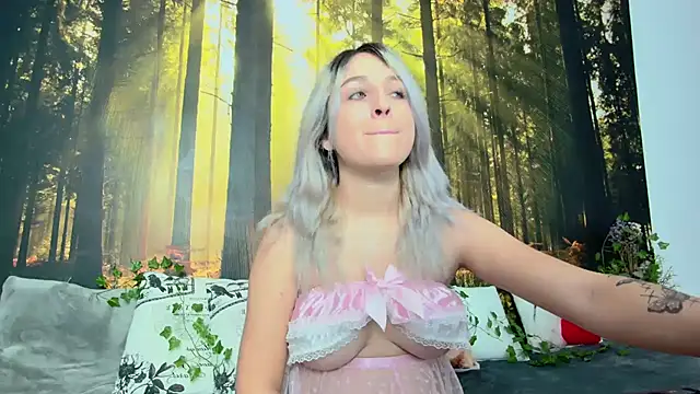 LittleAngelXO online show from 11.28.25