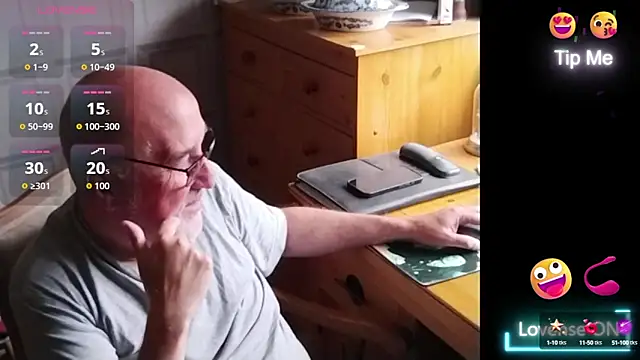 Adamdaddybear online show from 09.10.25