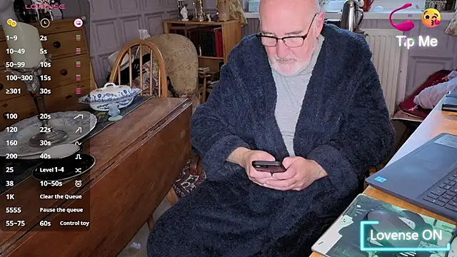 Adamdaddybear online show from 10.29.25