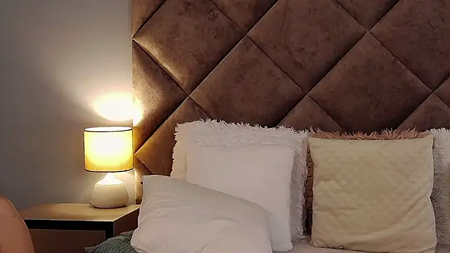 JaquelineM online show from 10.23.25