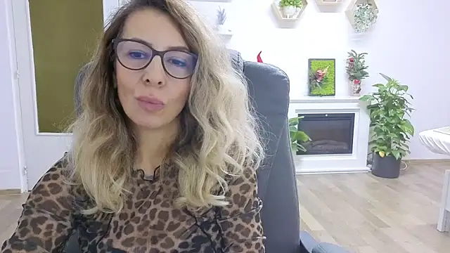 SukyGirl online show from 11.17.25