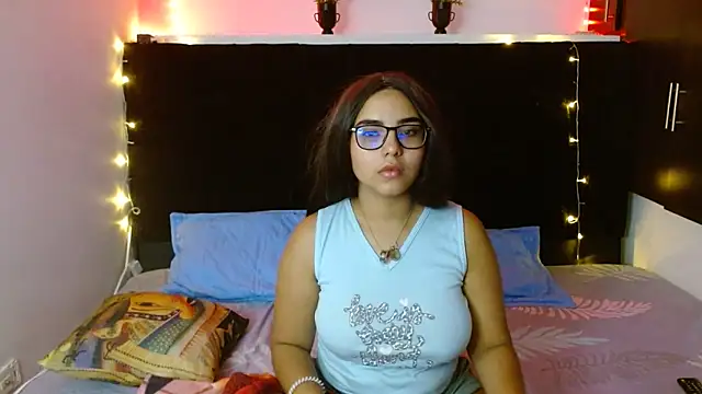 Snapshot of Miapeyton chatting on 01.28.25 Miapeyton online show from 01.28.25