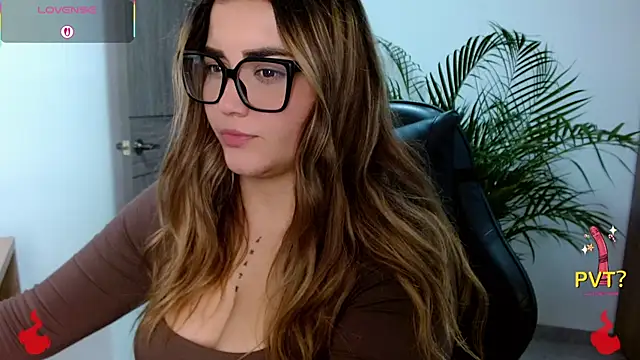 Lucia star   online show from 04.20.26