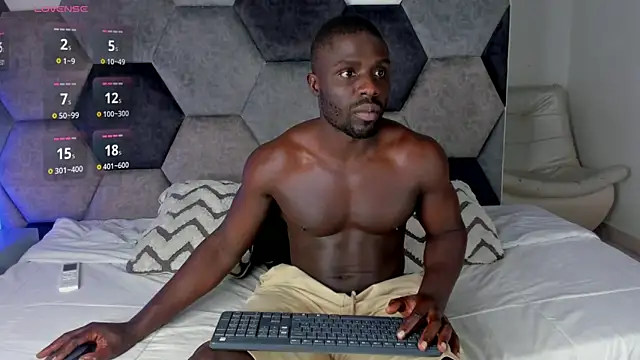 Latrellx7 online show from 04.02.26