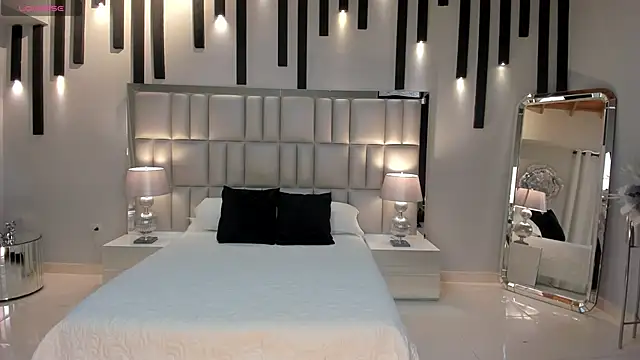 GiaFerrara online show from 11.23.25