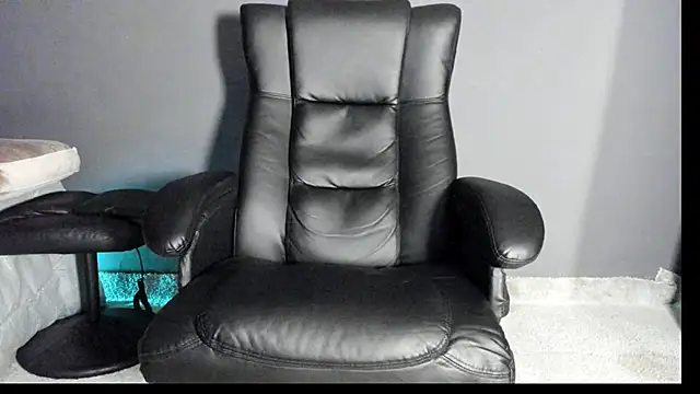 Snapshot of Brock_hurn1 chatting on 10.29.25 Brock hurn1 online show from 10.29.25