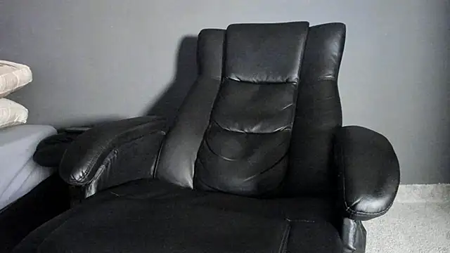 Snapshot of Brock_hurn1 chatting on 11.18.25 Brock hurn1 online show from 11.18.25