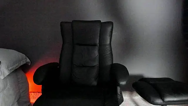 Snapshot of Brock_hurn1 chatting on 11.28.25 Brock hurn1 online show from 11.28.25