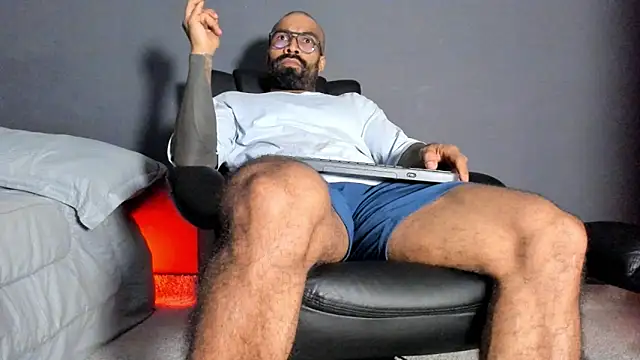 Snapshot of Brock_hurn1 chatting on 12.04.25 Brock hurn1 online show from 12.04.25