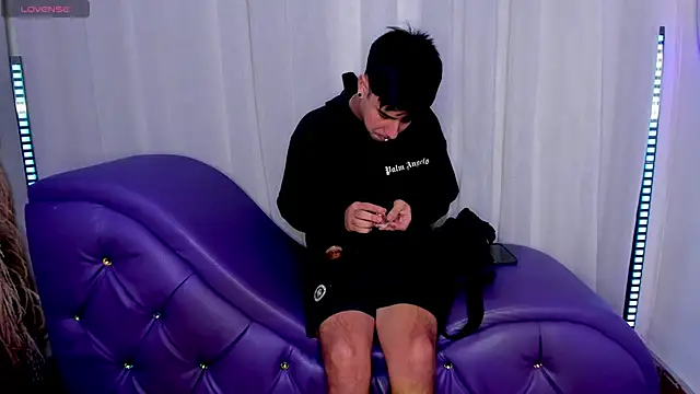 Snapshot of Yourslust_ chatting on 11.08.25 Yourslust online show from 11.08.25