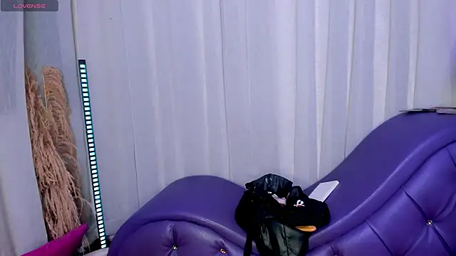 Snapshot of Yourslust_ chatting on 11.10.25 Yourslust online show from 11.10.25