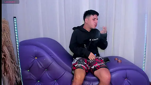 Snapshot of Yourslust_ chatting on 11.14.25 Yourslust online show from 11.14.25