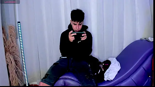 Snapshot of Yourslust_ chatting on 11.20.25 Yourslust online show from 11.20.25