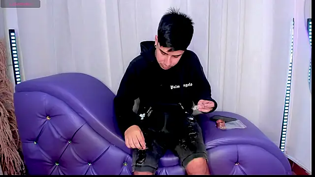 Snapshot of Yourslust_ chatting on 11.23.25 Yourslust online show from 11.23.25