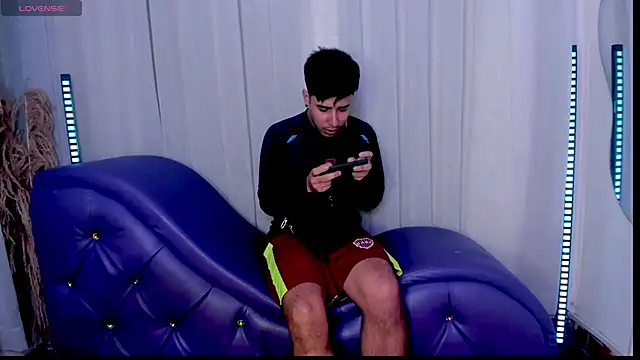 Snapshot of Yourslust_ chatting on 12.05.25 Yourslust online show from 12.05.25