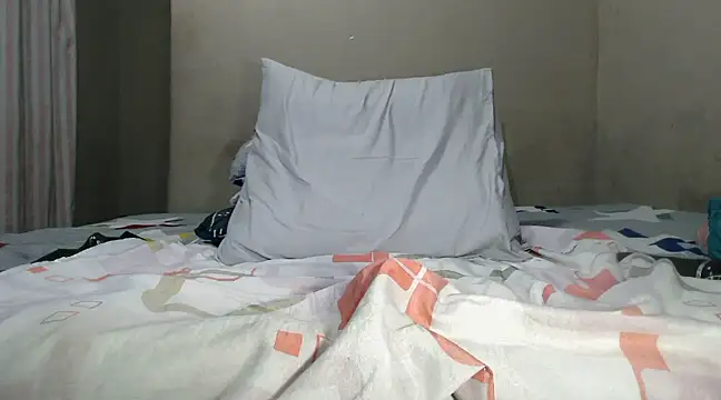 Snapshot of WetwetPussy31 chatting on 03.05.25 WetwetPussy31 online show from 03.05.25