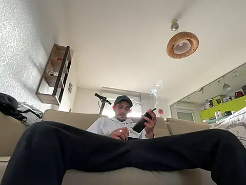 Rebeu313 online show from 02.14.25