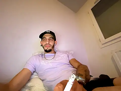 Rebeu313 online show from 12.15.25