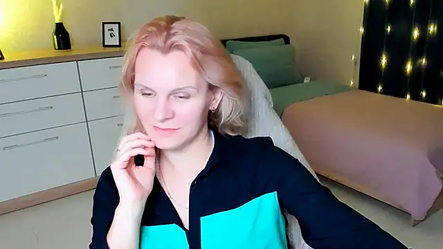 Louisa Bay online show from 12.06.24